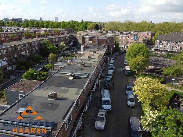 Luchtfoto dakinspectie woonwijk in Haaren Luchtfoto dakinspectie woonwijk in Haaren